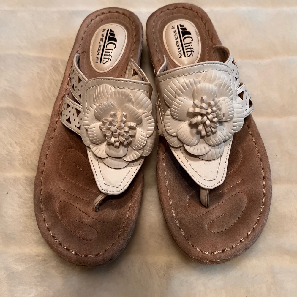 🤎🤎PRICE DROP 🤎🤎 White Cliffs by White Mountain Sandals